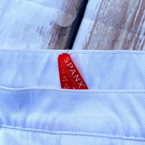 SPANX by Sara Blakely Jean-ish Ankle Leggings | Size Medium | White - Picture 5 of 7